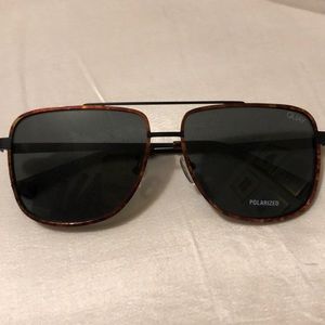 QUAY Sunnies w red rim NWOT